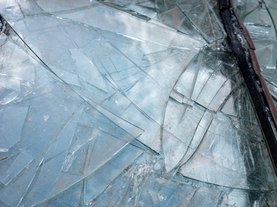 Vlak glas aanleveren bij het recyclagepark van Devogelaere Recyclage in Anzegem voor een duurzame verwerking.