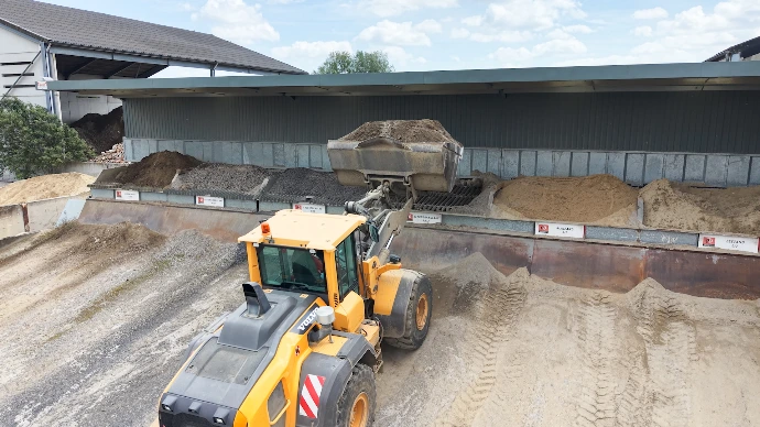 Laden grondstofbunkers